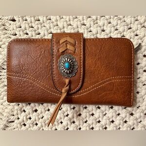 Justin Boots Like New Leather Wallet With Decorative Clasp